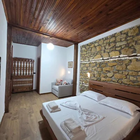 Antique House Muradie *