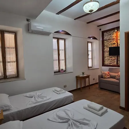 Pensión Antique House Muradie Vlorë