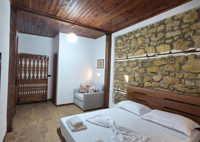 Antique House Muradie *