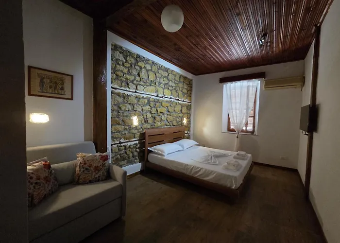 Antique House Muradie Wlora